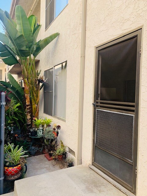 Foto del edificio - 4065 McLaughlin Ave