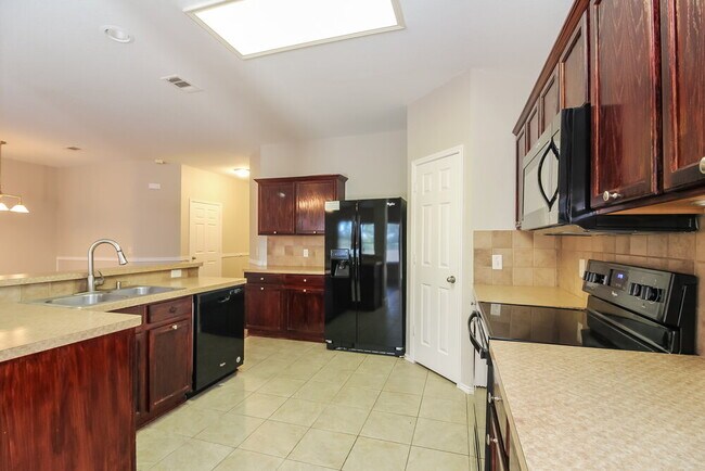 Foto del edificio - 8433 Asheville Ln