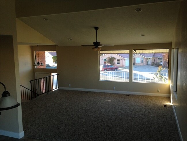 Foto del edificio - 910 E Fort Pierce Dr