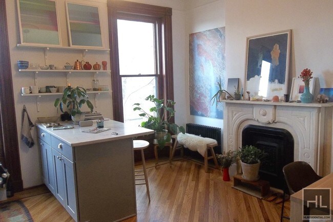 Foto del edificio - 12 Brevoort Pl