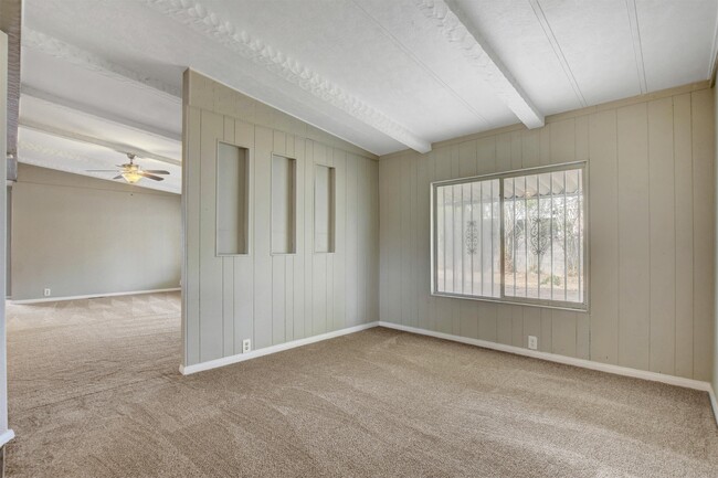 Building Photo - 136 Sir Thomas Dr