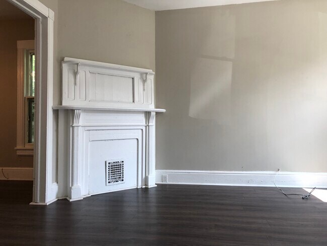 Building Photo - 35 S Welles St