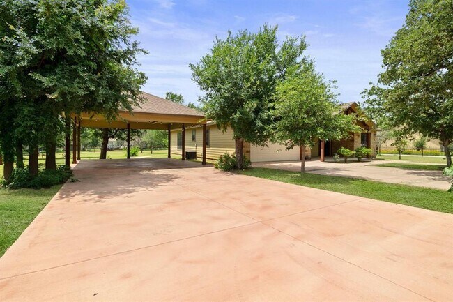 Building Photo - 1404 Kings Valley Dr