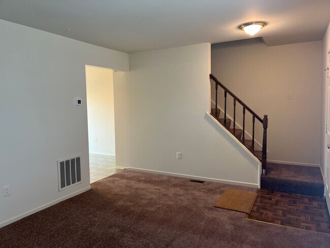 Foto del edificio - Spacious Townhome Close To EVERYTHING