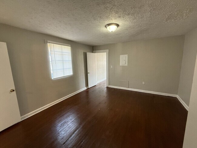 Foto del edificio - *AVAILABLE NOW - Total Electric* 1 Bedroom / 1 Bathroom Duplex for Rent in Midtown Columbus, GA***