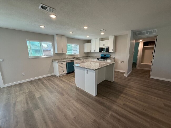 Building Photo - Bright & Beautiful Home in 55+ Community