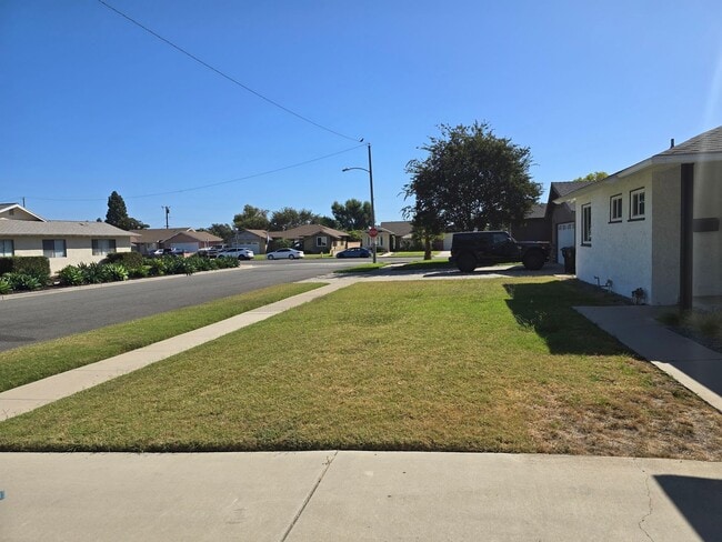 Building Photo - Beautifully Remodeled 3-Bed, 2-Bath Home i...