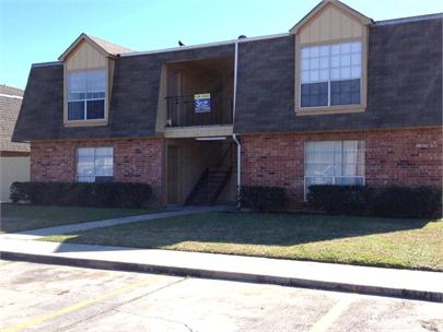 Front of Complex - 256 Monarch Dr