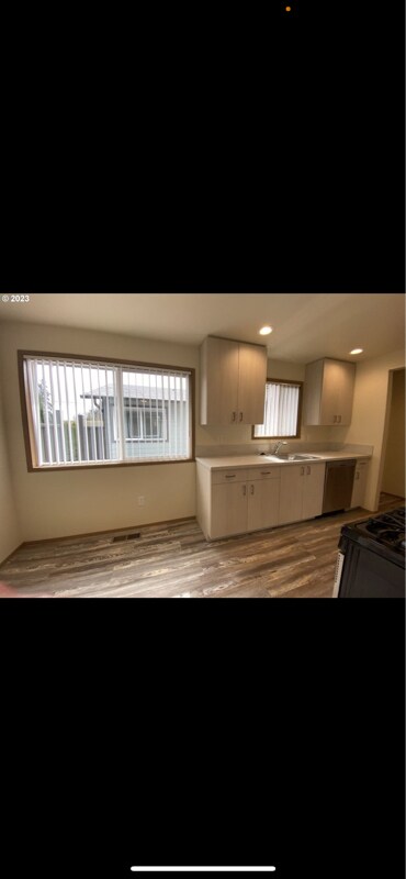 Building Photo - 15 NE 157th Ave