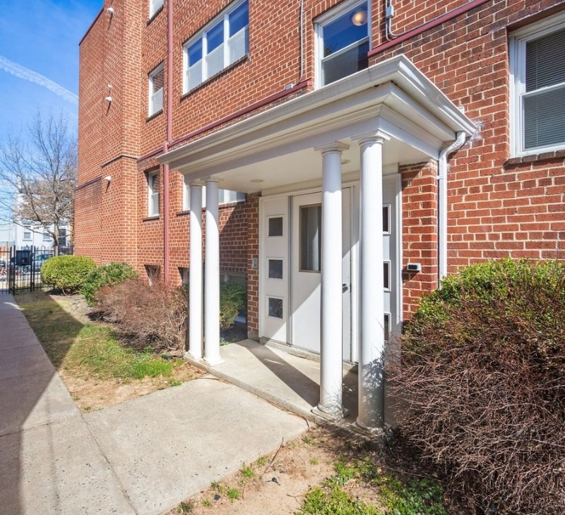 Foto principal - 526 Kenyon St NW