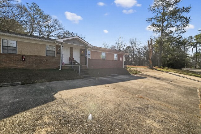 Foto del edificio - 3681 Lynn Dr