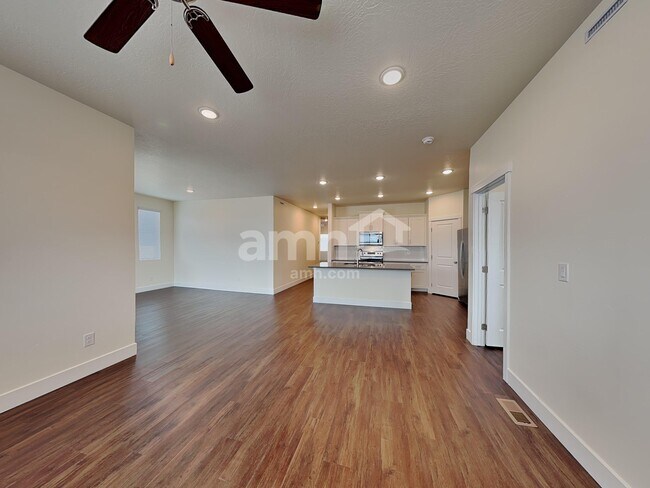 Foto del edificio - 2990 N Vigo Ave