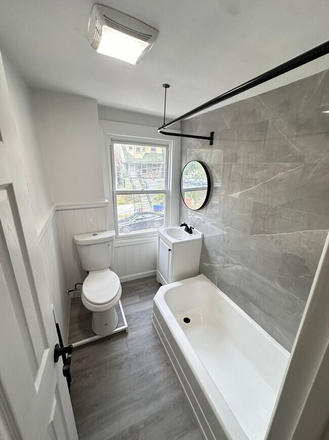 Building Photo - 109 S 7th Ave Building Photo - 109 S 7th Ave