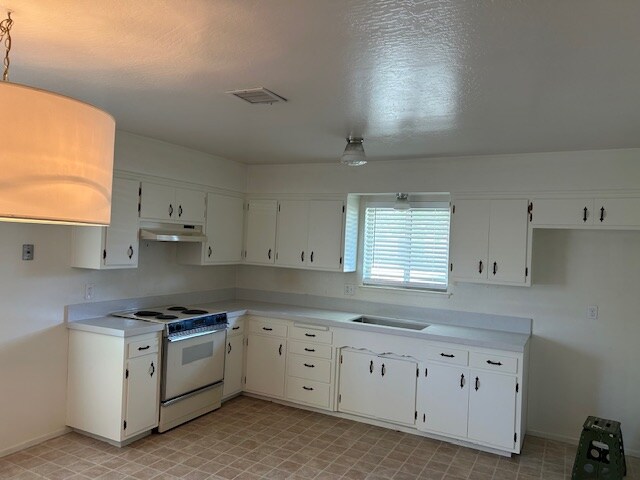 Foto del edificio - 1359 Palomar Cir