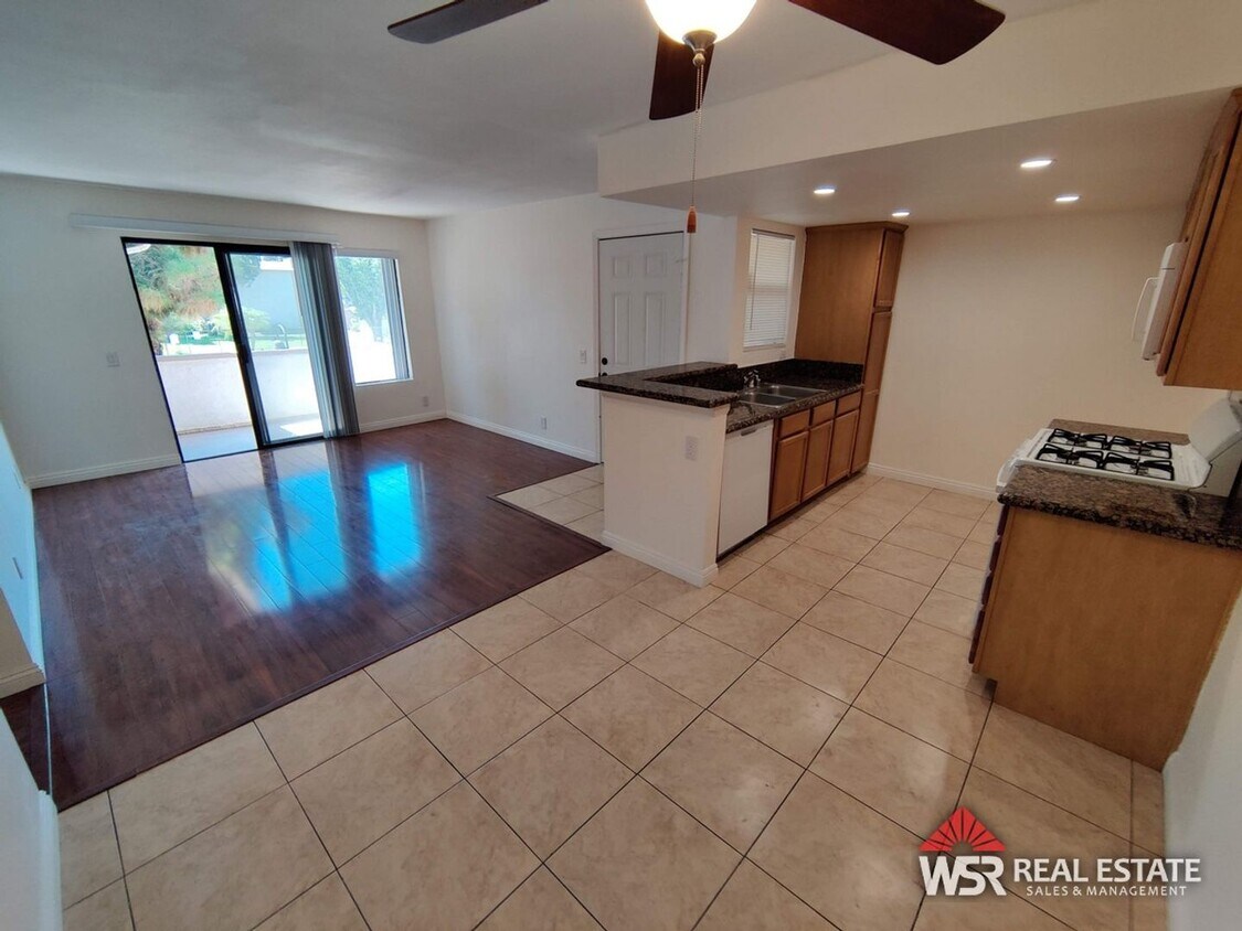 Foto principal - 1 Bedroom / 1 Bathroom Condo W/ garage