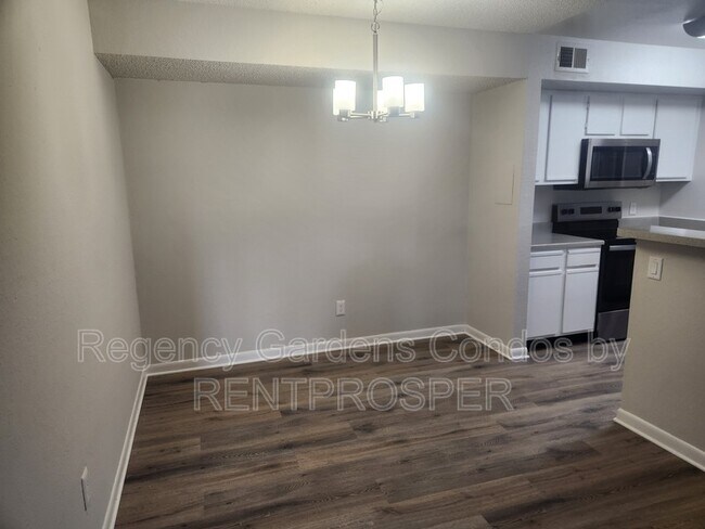 Foto del edificio - 4367 Thornbriar Ln