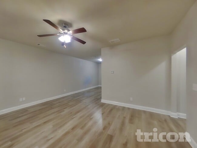 Building Photo - 805 Crescent Way