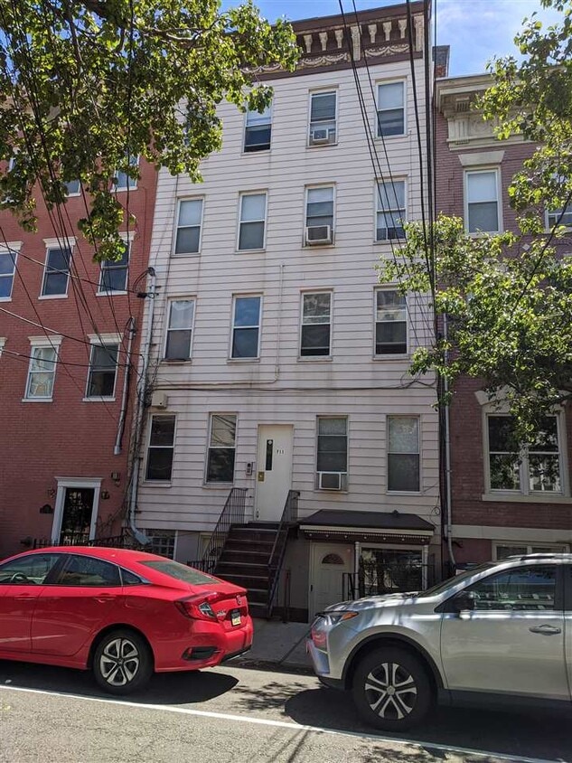 Primary Photo - 711 Adams St