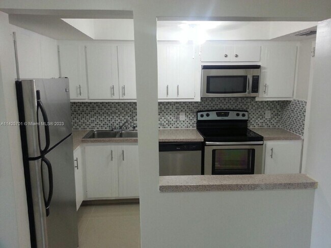 Foto del edificio - 16701 NE 14th Ave