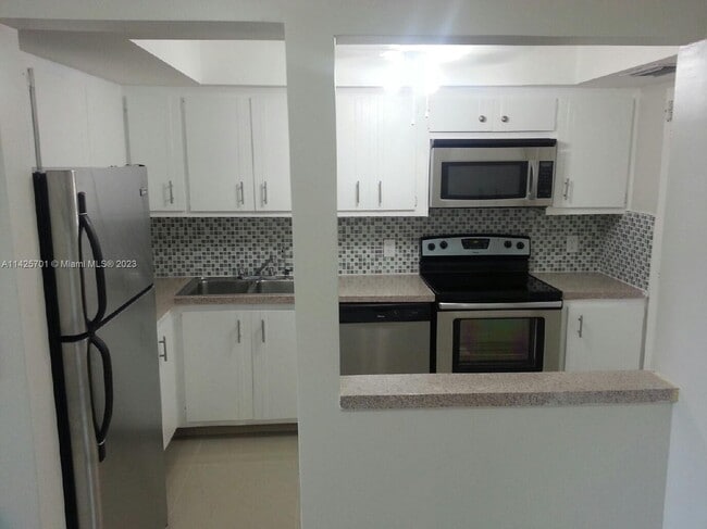 Building Photo - 16701 NE 14th Ave