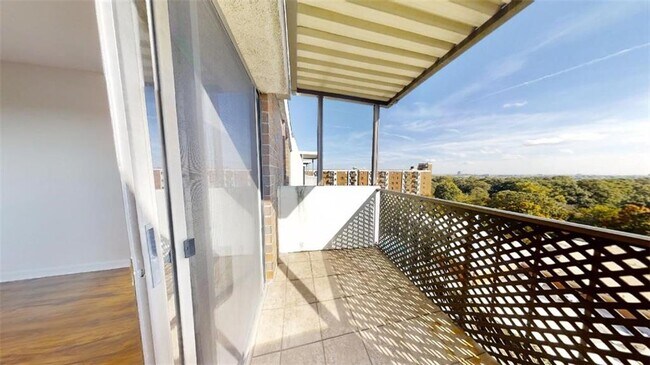 Foto del edificio - 300 Johnson Ferry Rd