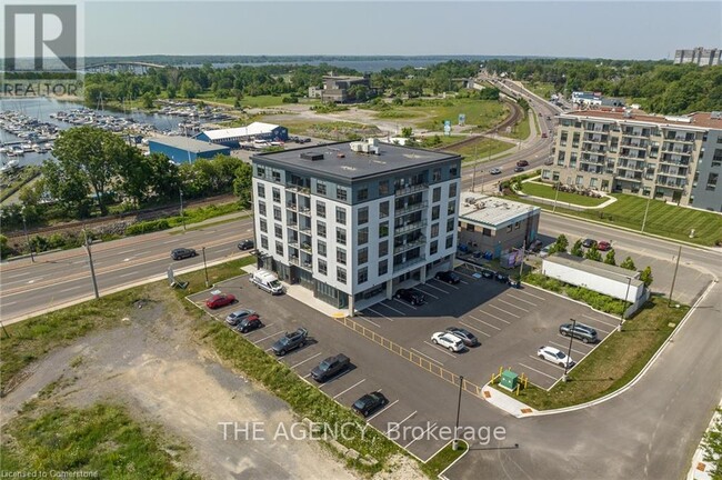 Photo du bâtiment - 2-402 Dundas St W