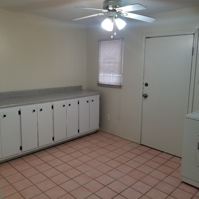 Building Photo - 2389 Silver St