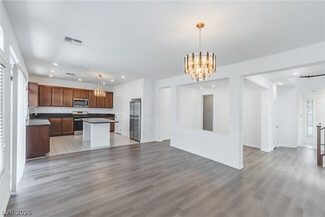 Building Photo - 638 Great River Ave