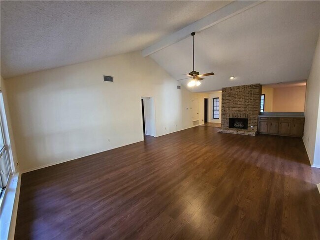 Foto del edificio - 13051 Silver Creek Dr