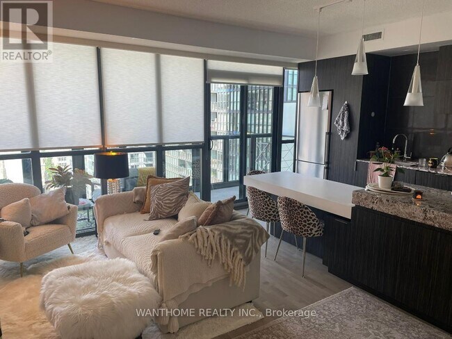 Building Photo - 101 Charles St E