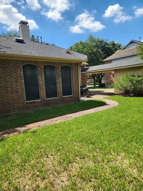Intimate enclosed backyard - 1215 Teal Ct N