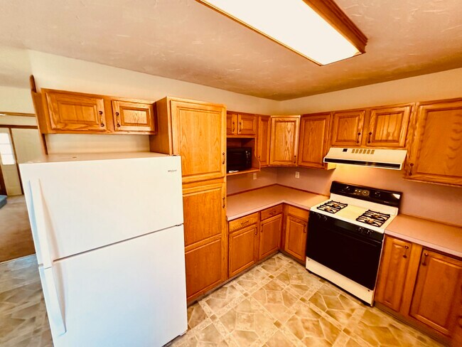 752 Eichelberger St - Kitchen View 2 - 752 Eichelberger St