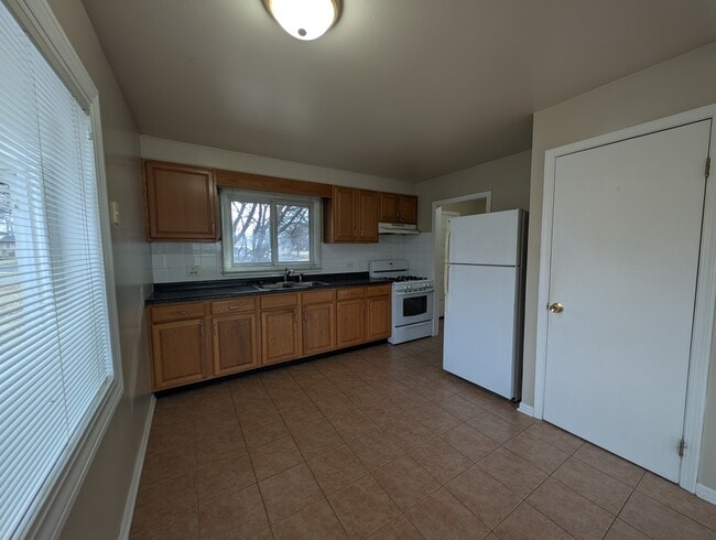 Building Photo - 4230 Lindley St