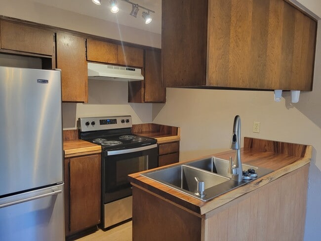 Foto del edificio - 628 Cook St