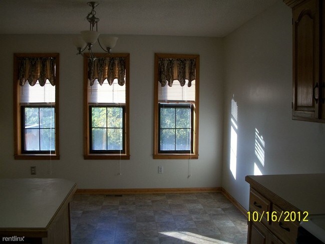 Building Photo - 4 br, 2 bath House - 3600 NW Dogwood Dr