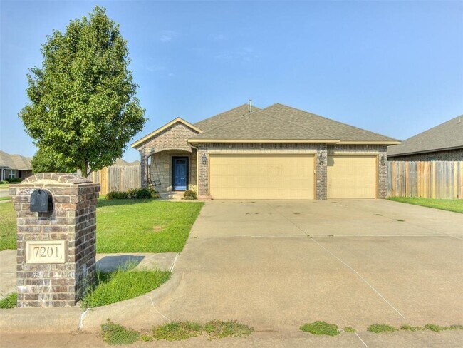 Foto del edificio - 7201 Meadow Lake Dr