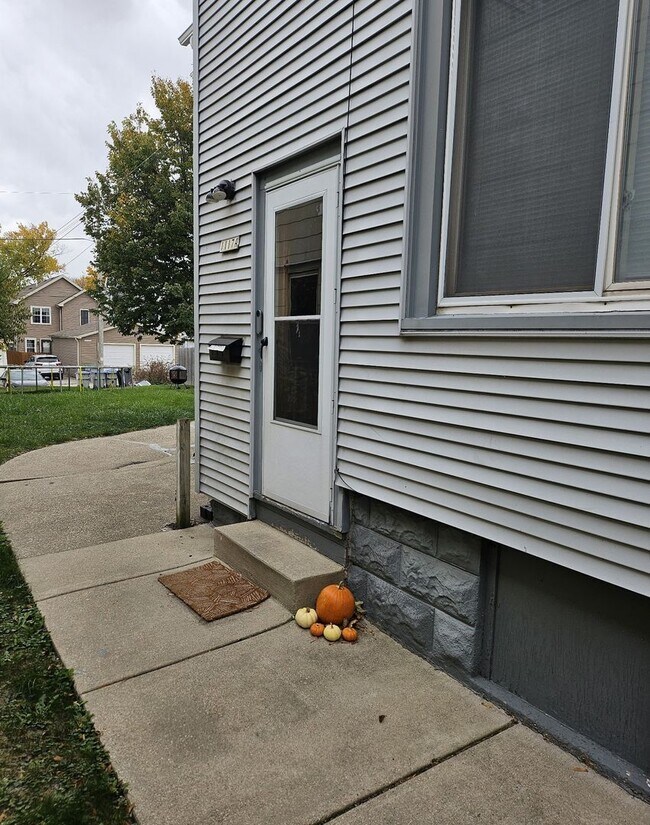 Building Photo - 1117 E Potter Ave