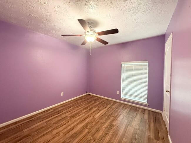 Foto del edificio - 7315 Belle Park Dr