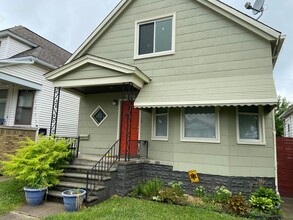 Building Photo - 2315 Yemans St