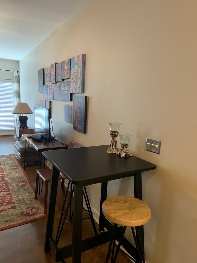 Foto del edificio - Fully Furnished Midtown Nashville Apartment