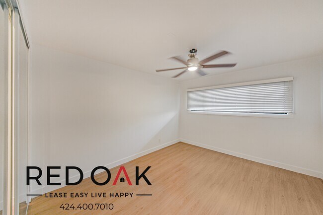 Foto del edificio - ~1 Month FREE~ Breathtaking One Bedroom wi...