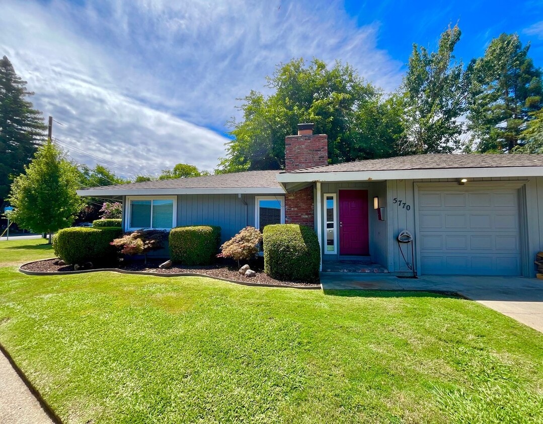 Primary Photo - 5760 T St