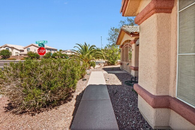 Building Photo - SW!! Single Story!! Pool!! NO HOA!!  Corne...