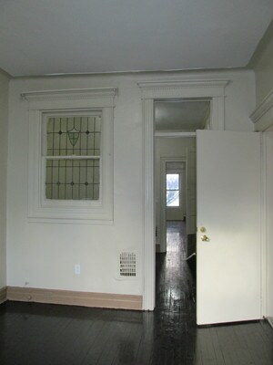 Foto del edificio - 154 Schenck Ave