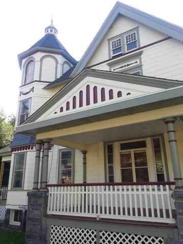 Primary Photo - 137 E Main St