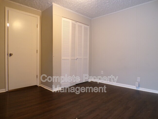 Building Photo - 4344 44th Ave N