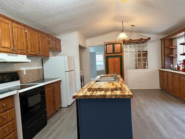 Foto del edificio - 27614 Southland Dr