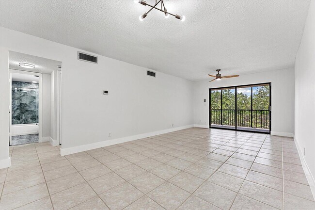 Building Photo - 200 Jacaranda Dr