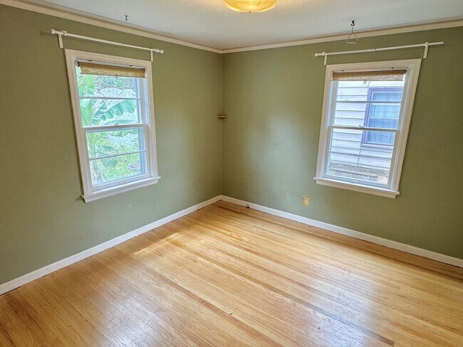 Building Photo - North Tabor 3-Story Bungalow with A/C, Det...