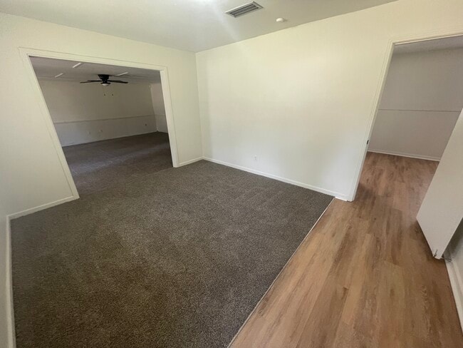 Foto del edificio - 1405 Dianne Dr